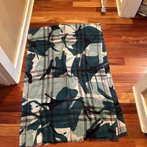 100% Authentic Burberry scarf. Unique and beautiful design! Very gently worn.